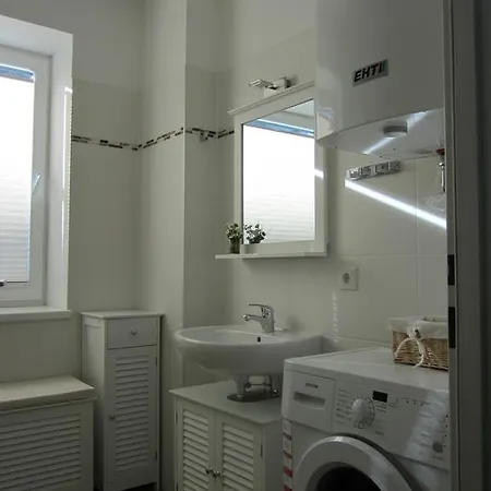 Alpeneer Apartment *
